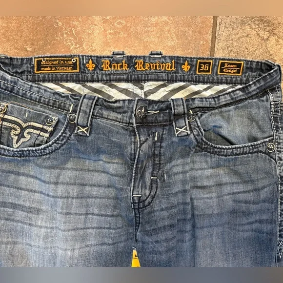 Rock Revival Light Blue Straight Jeans
Style: “Kasen” - Picture 4 of 4